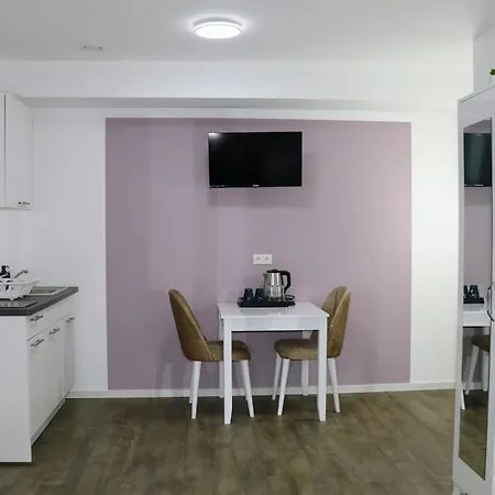 Apartment & Burglesum *